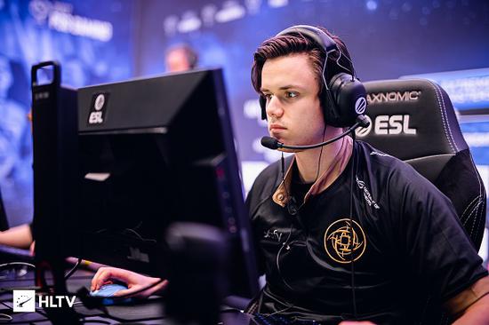 郑夺任中国电竞产业研究院专家推动行业新发展